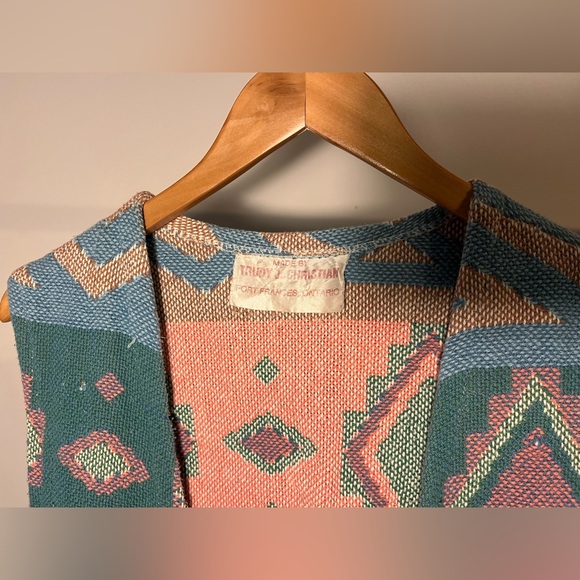 Woven Wool Vest in Pastel Geometric Design - Picture 2 of 6
